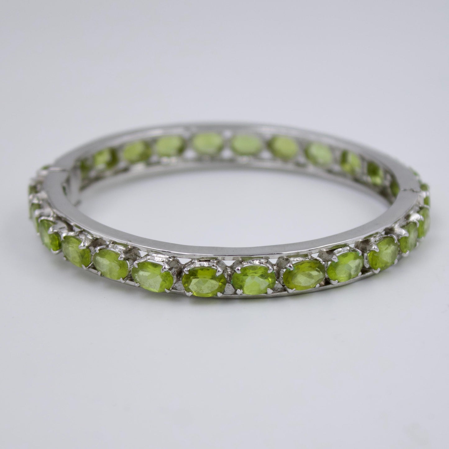 Vintage 7.8 TCW AAA Natural Peridot Hinged Bangle Bracelet in Sterling Silver