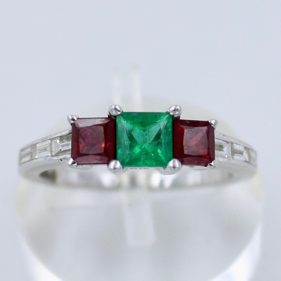 Luxurious 1.7 Ct Colombian Emerald Pigeon Blood Ruby & Diamond Ring in 18K Gold