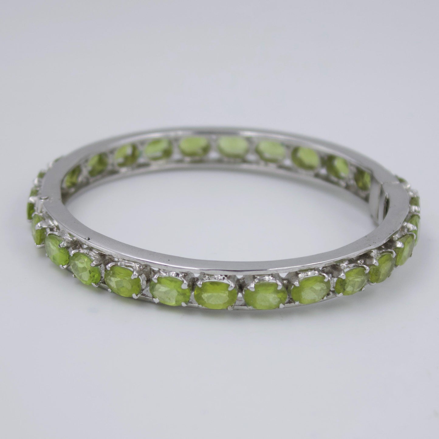 Vintage 7.8 TCW AAA Natural Peridot Hinged Bangle Bracelet in Sterling Silver