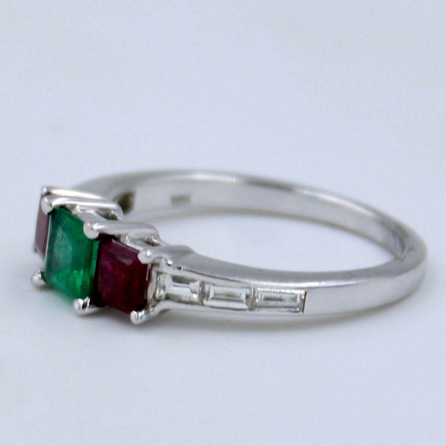 Luxurious 1.7 Ct Colombian Emerald Pigeon Blood Ruby & Diamond Ring in 18K Gold
