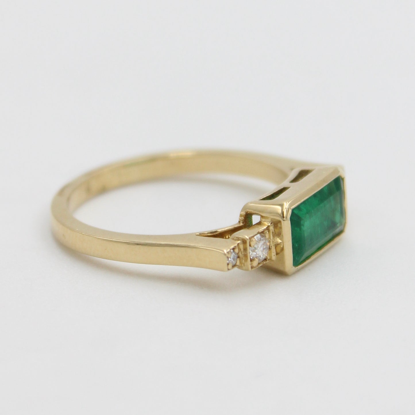 Natural AAA 1.42 Ct Emerald & Diamond East West Setting Ring in 18K Gold Size 7