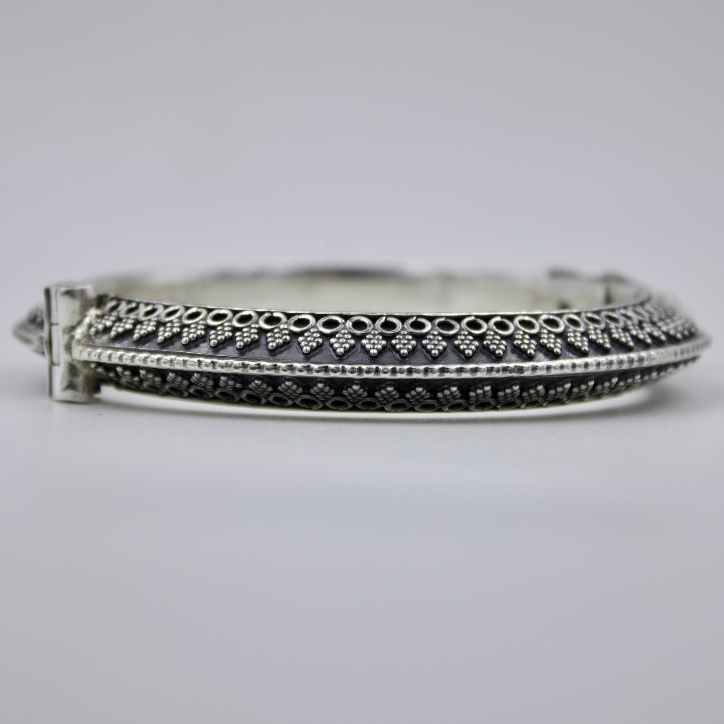 Vintage Handmade Etched Hinged Tribal Indian Kada Bangle in Sterling Silver Perfect Gift Size 7.25 Inches