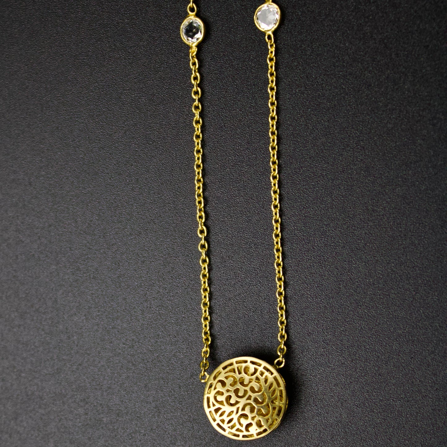 Elegant Natural 2.56 TCW Rose Cut Diamond Statement Pendant Necklace with Filigree Work in 18K Yellow Brushed Gold
