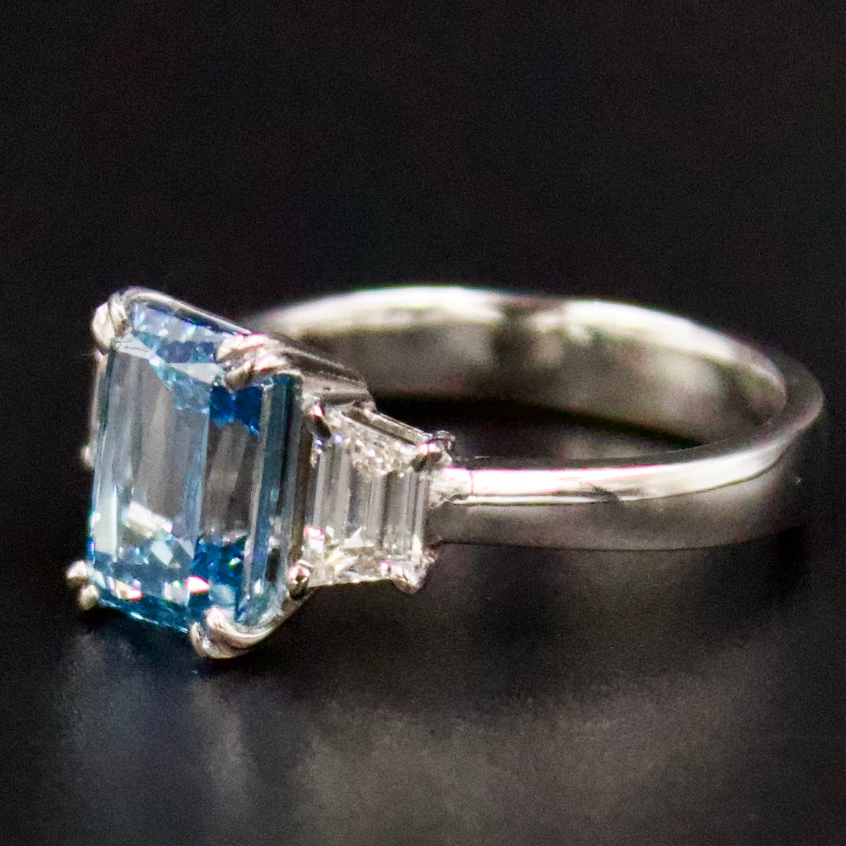 Elegant 3.02 ct IGI Certified Fancy Vivid Blue Lab Grown Diamond Rectangular Mixed Cut VVS2 Clarity Engagement Ring in 18K White Gold