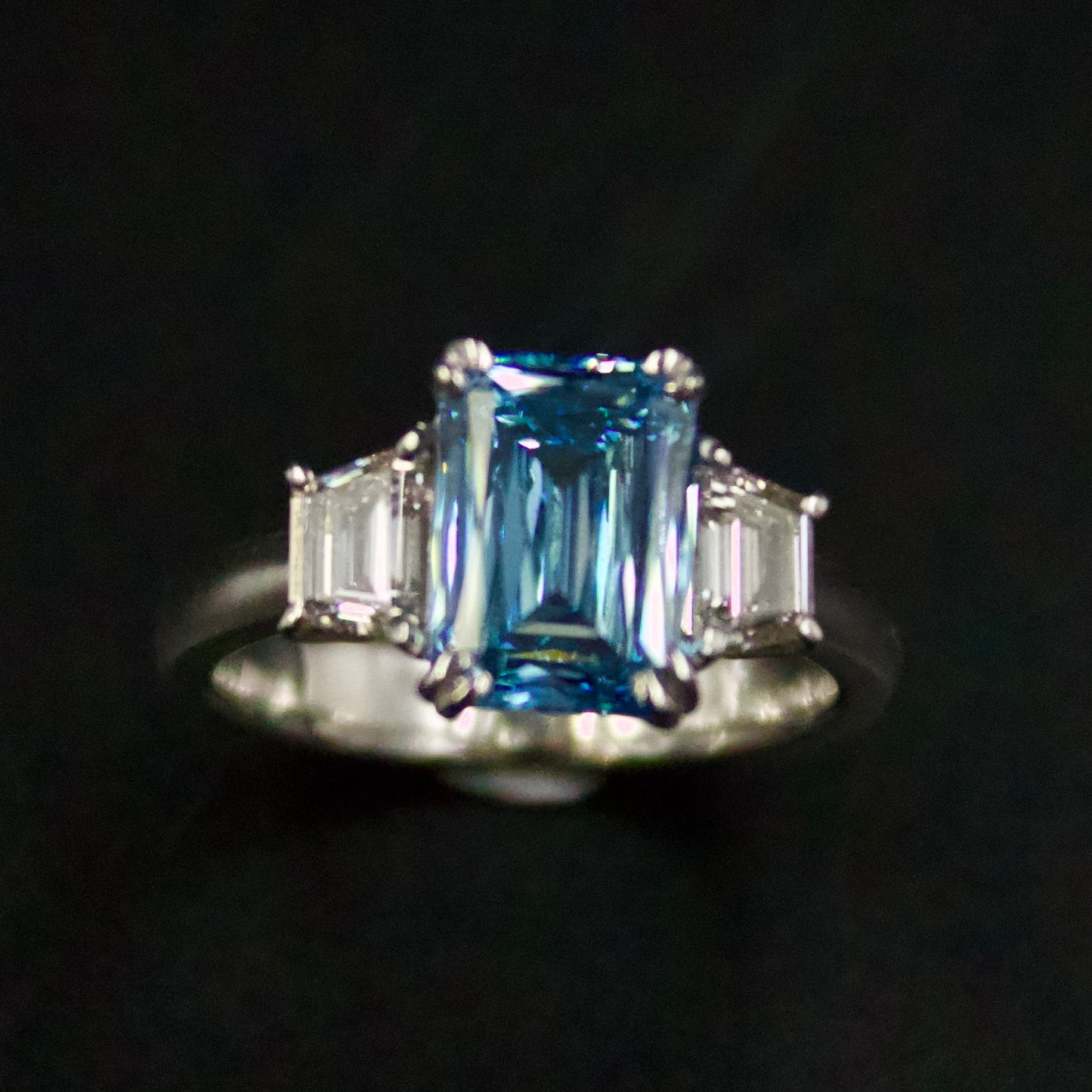 Elegant 3.02 ct IGI Certified Fancy Vivid Blue Lab Grown Diamond Rectangular Mixed Cut VVS2 Clarity Engagement Ring in 18K White Gold