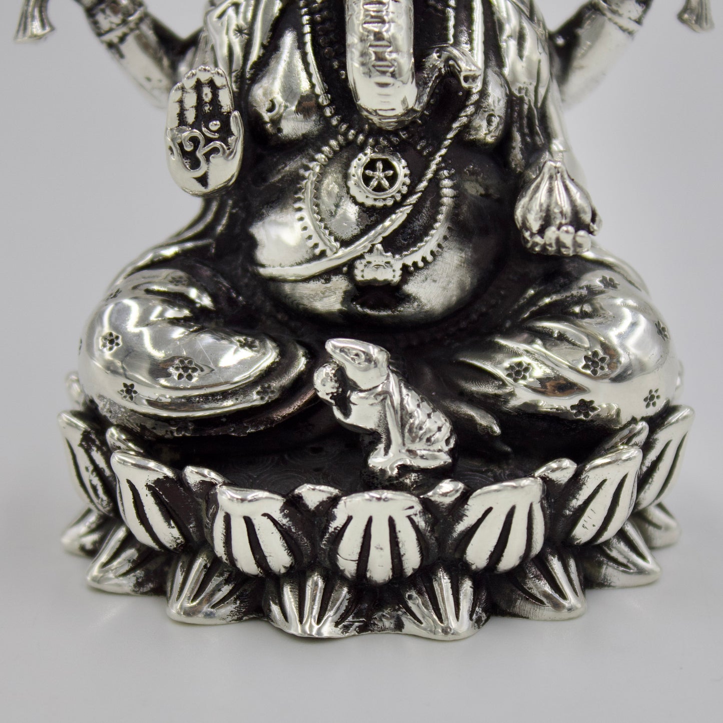 Handmade Lord Ganesha sitting with Mouse Idol in Sterling Silver for Puja