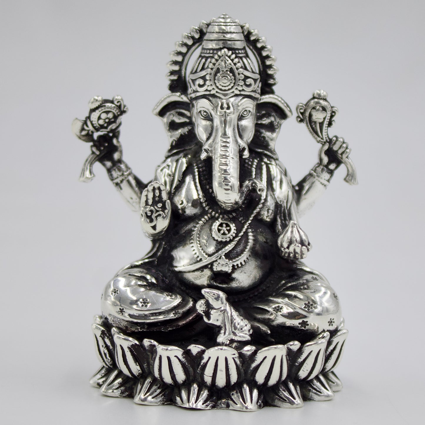 Handmade Lord Ganesha sitting with Mouse Idol in Sterling Silver for Puja