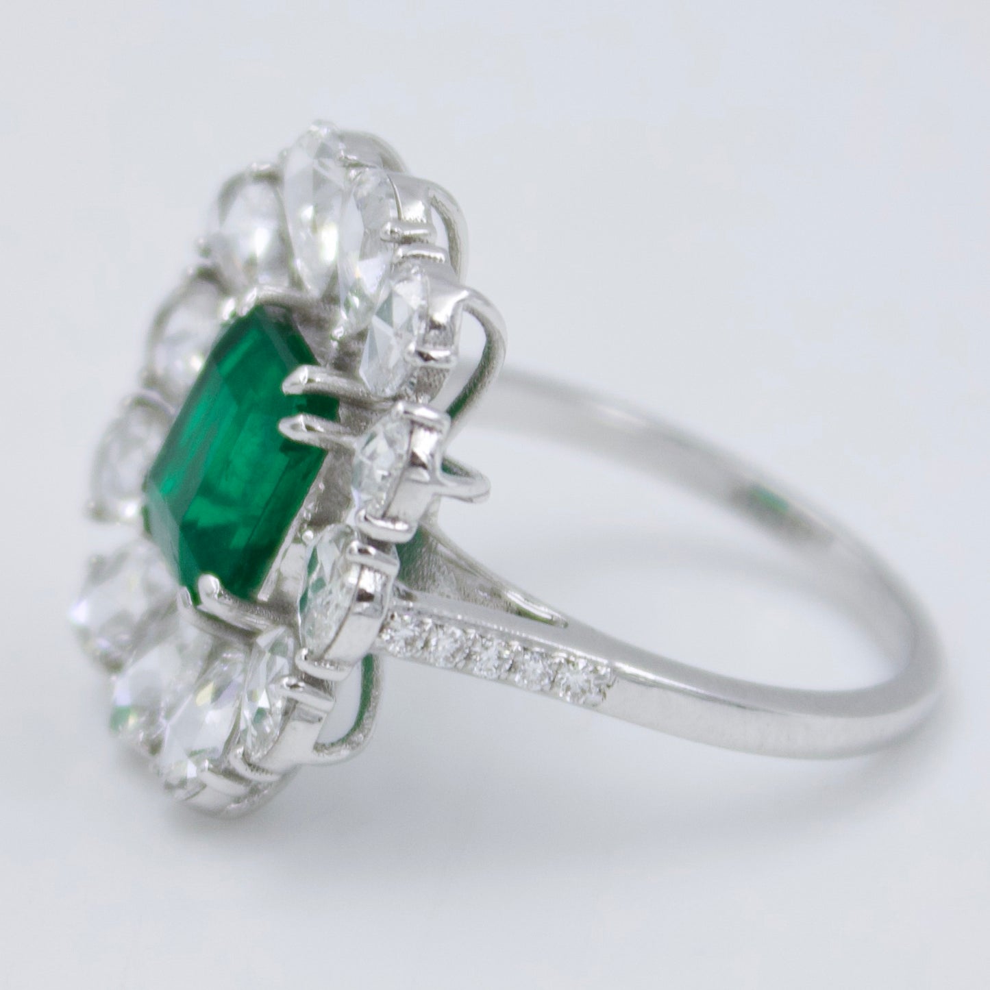 Luxurious Vivid Green Emerald and Rose Cut Diamond Cocktail Ring in 18K White Gold