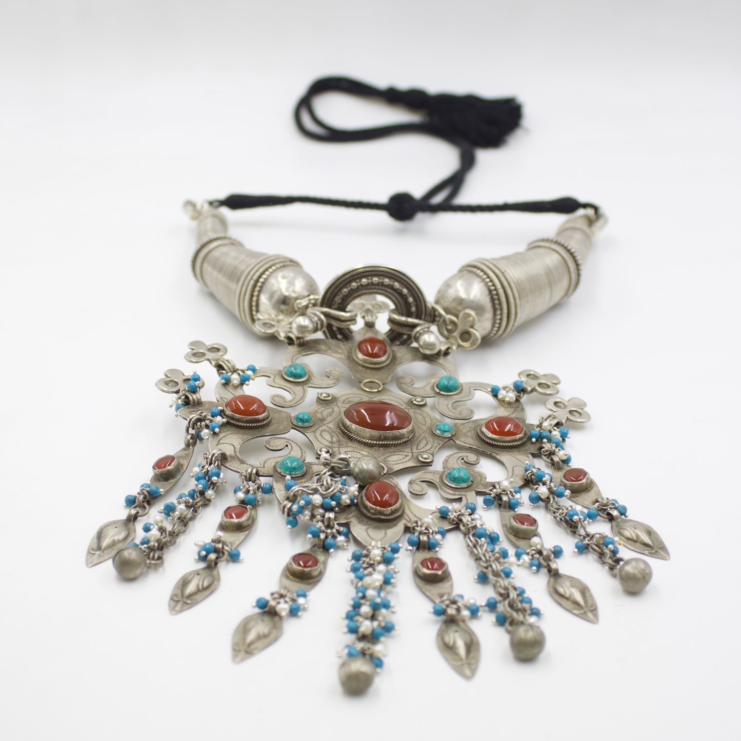 Antique Hasli Short Necklace with Turquoise and Carnelian in Silver