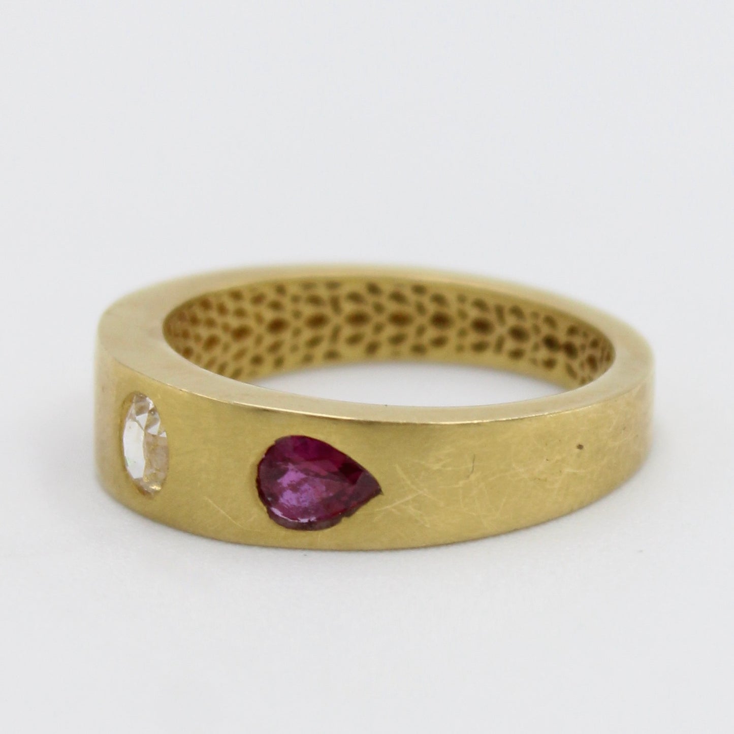 AAA 0.90 Ct Ruby & Old Mine Diamond Filigree Band Ring in 18K Brushed Gold