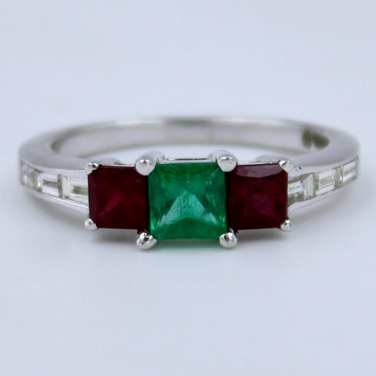 Luxurious 1.7 Ct Colombian Emerald Pigeon Blood Ruby & Diamond Ring in 18K Gold