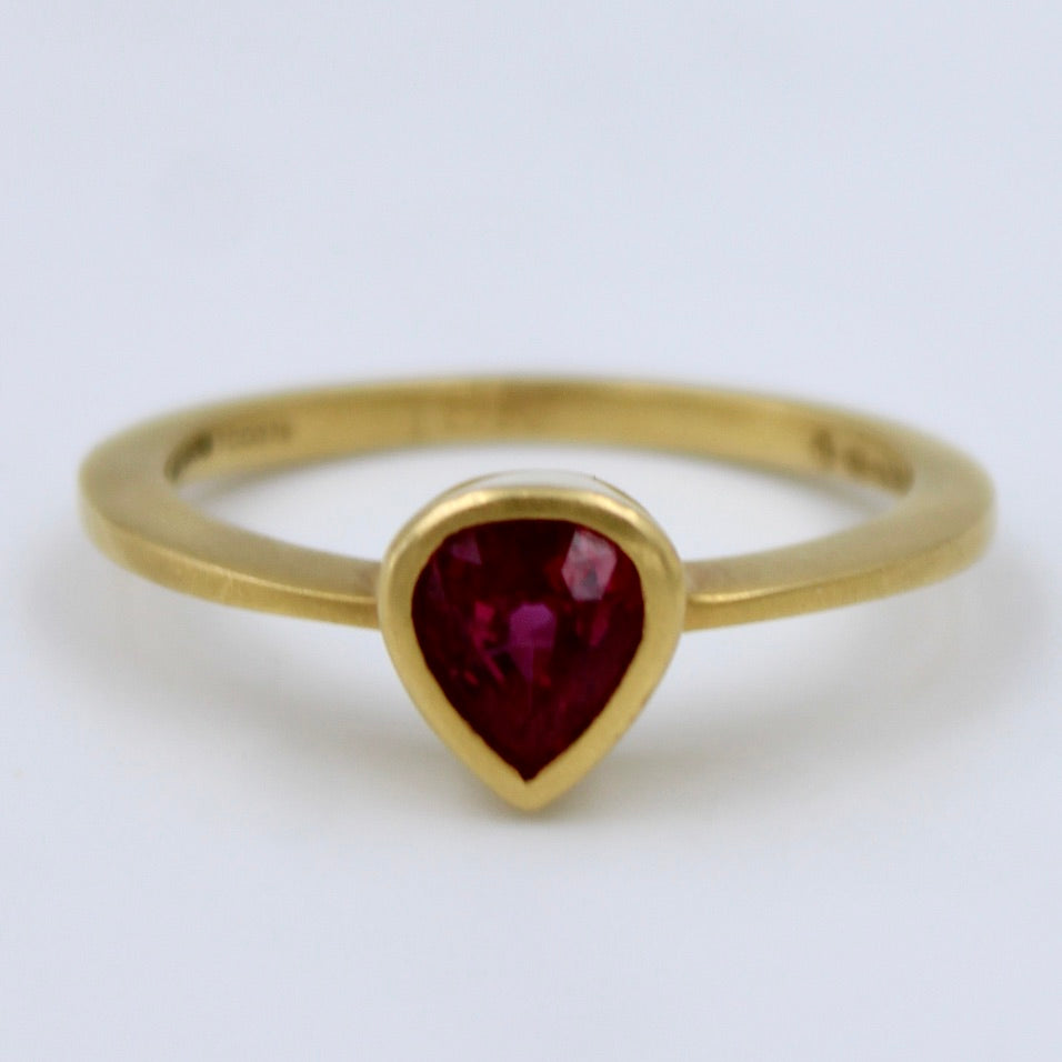 Natural AAA 1.10 Ct Untreated Mozambique Ruby Minimalist Ring 18K Brushed gold