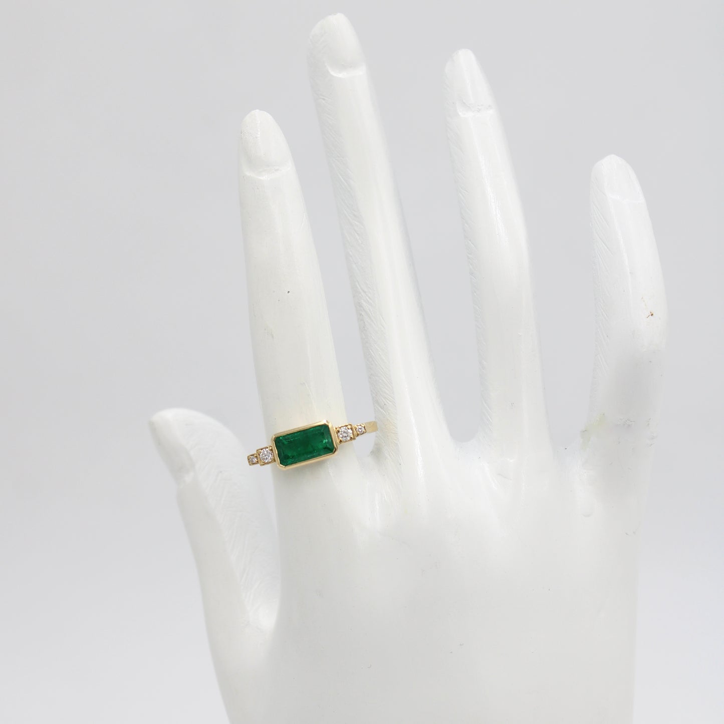 Natural AAA 1.42 Ct Emerald & Diamond East West Setting Ring in 18K Gold Size 7