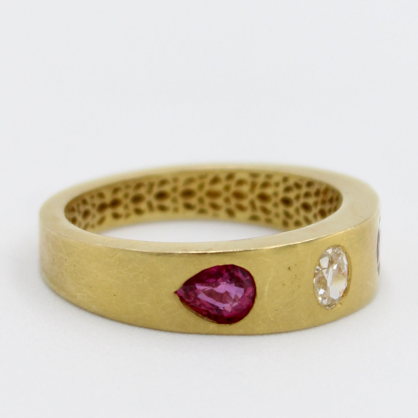 AAA 0.90 Ct Ruby & Old Mine Diamond Filigree Band Ring in 18K Brushed Gold