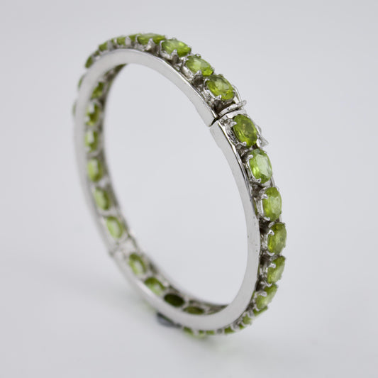 Vintage 7.8 TCW AAA Natural Peridot Hinged Bangle Bracelet in Sterling Silver