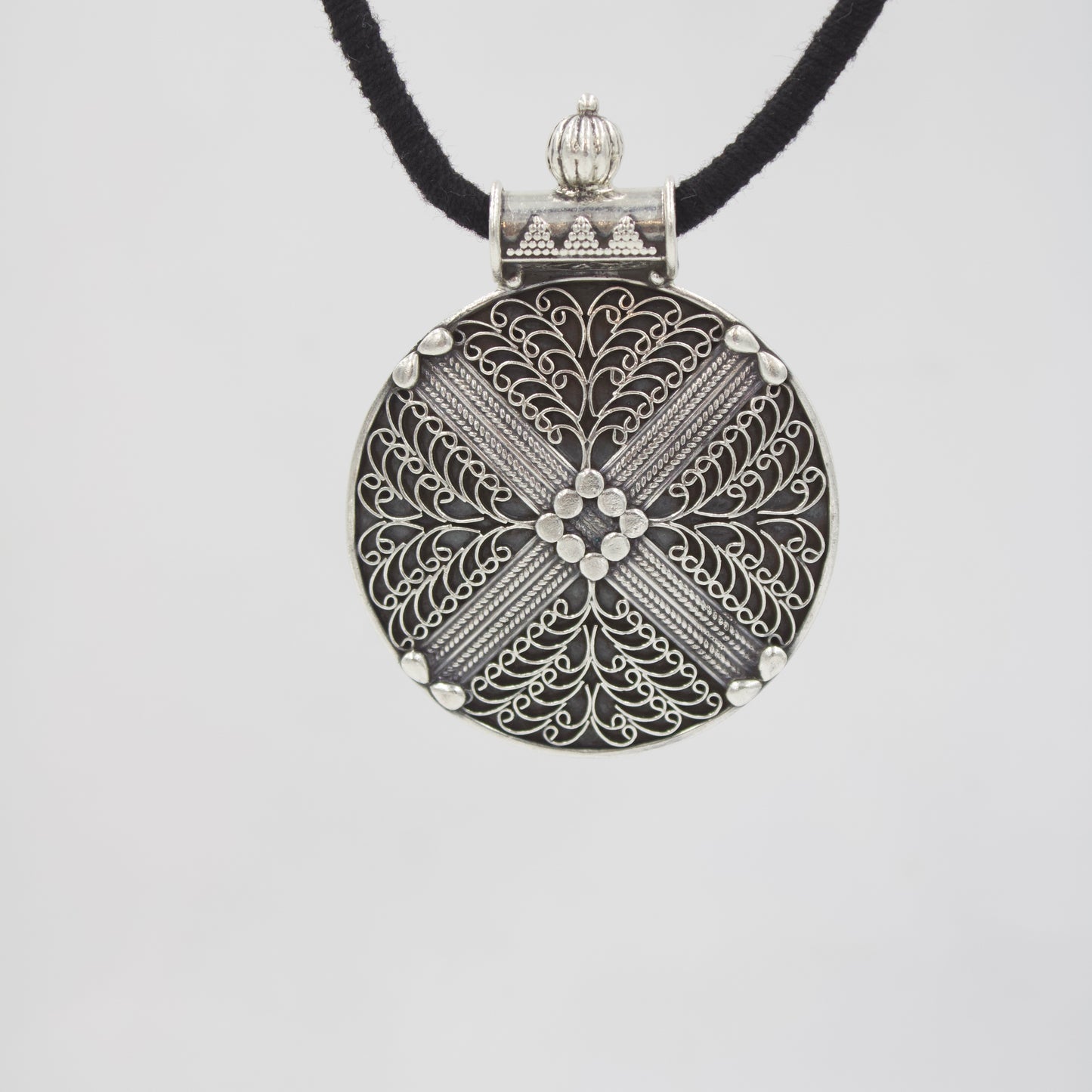 Ornate Geometric Filigree Circular Pendant in 925 Sterling Silver