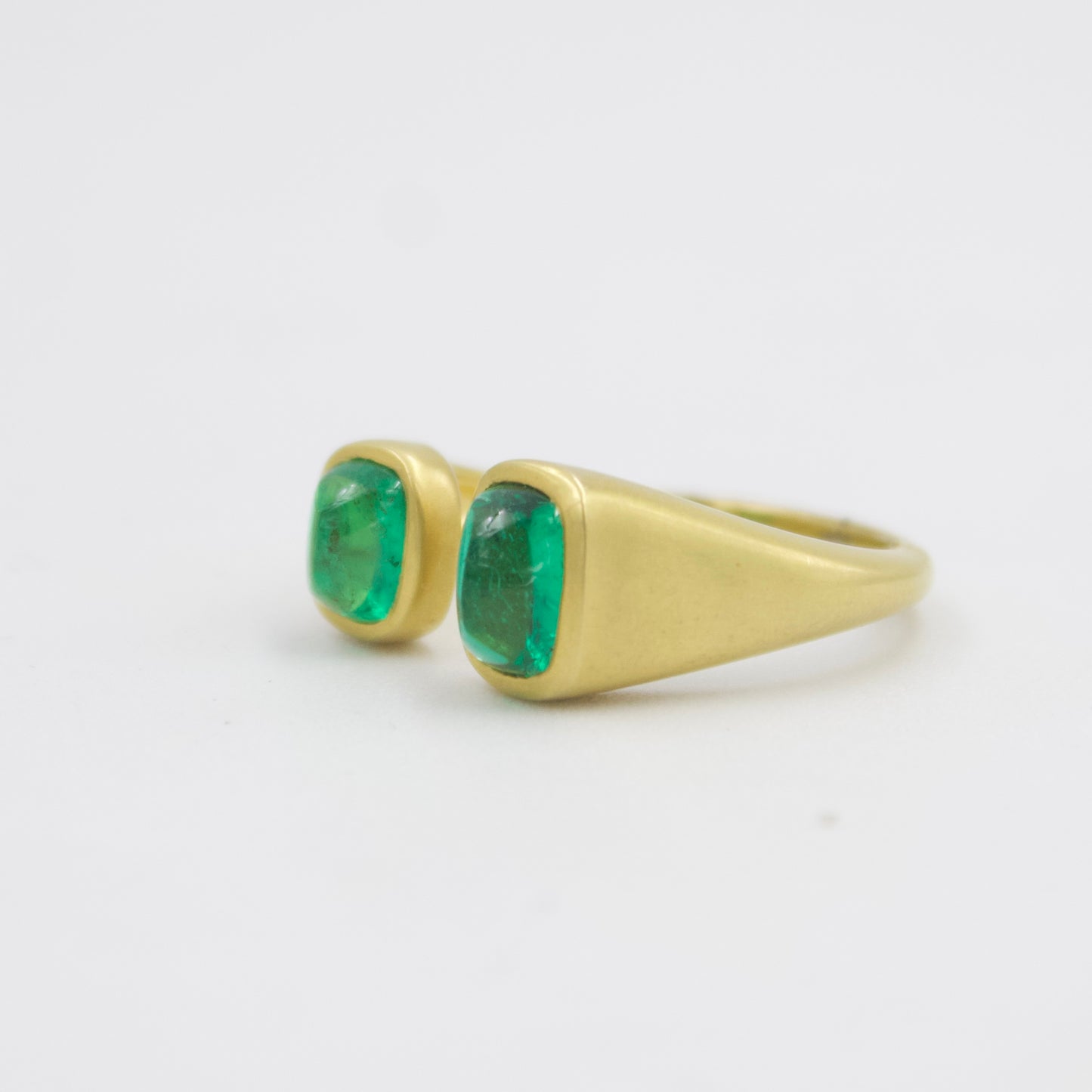 Natural 2.01 Ct Sugarloaf Zambian Emerald Toi et Moi Ring in 18K Brushed Gold