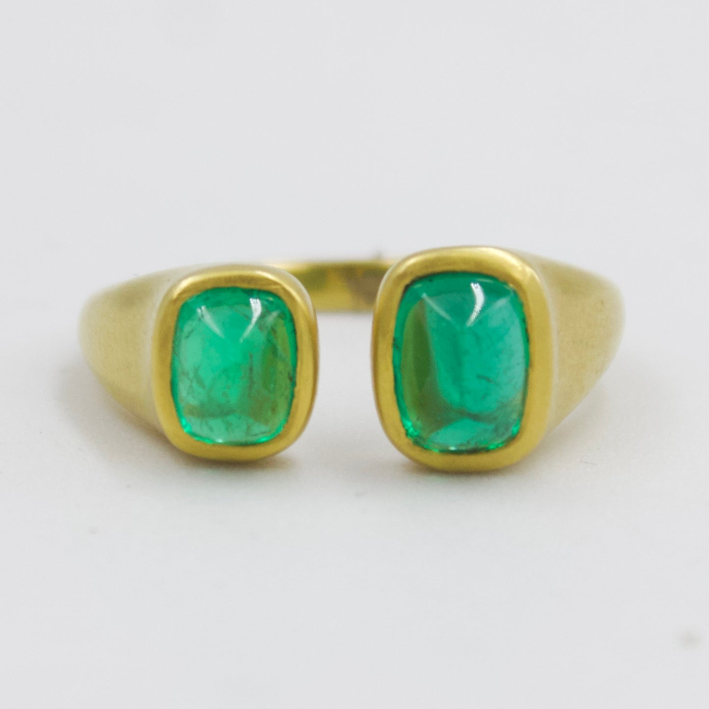 Natural 2.01 Ct Sugarloaf Zambian Emerald Toi et Moi Ring in 18K Brushed Gold