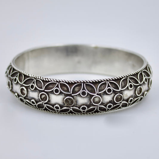Stunning Handmade Etched Tribal Indian Kada Bangle