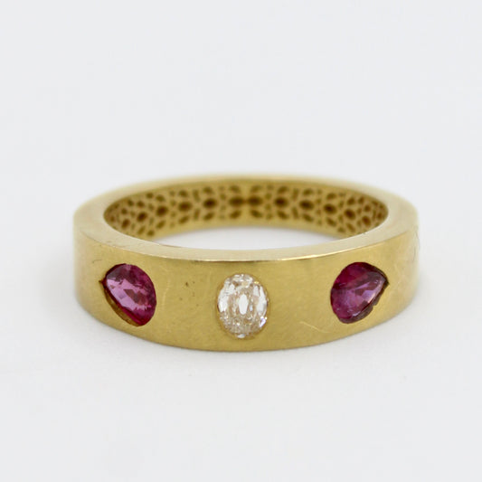 AAA 0.90 Ct Ruby & Old Mine Diamond Filigree Band Ring in 18K Brushed Gold