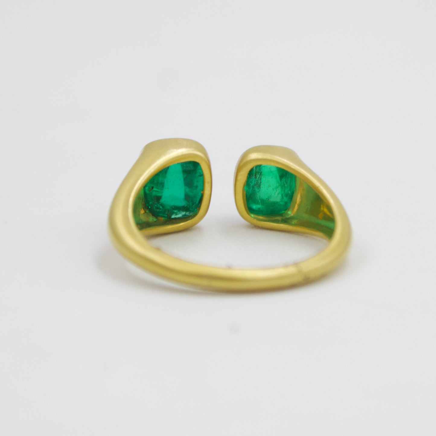 Natural 2.01 Ct Sugarloaf Zambian Emerald Toi et Moi Ring in 18K Brushed Gold