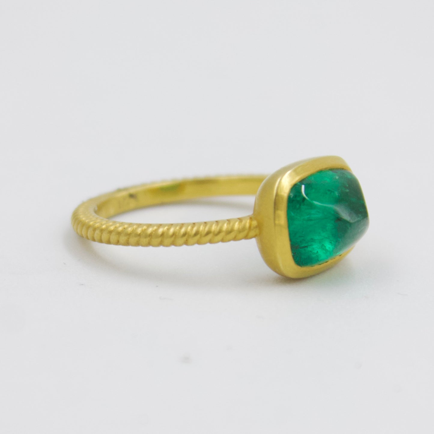 Natural 2.70 Ct Zambian Sugarloaf Emerald East-West Ring 18K Brushed  Gold