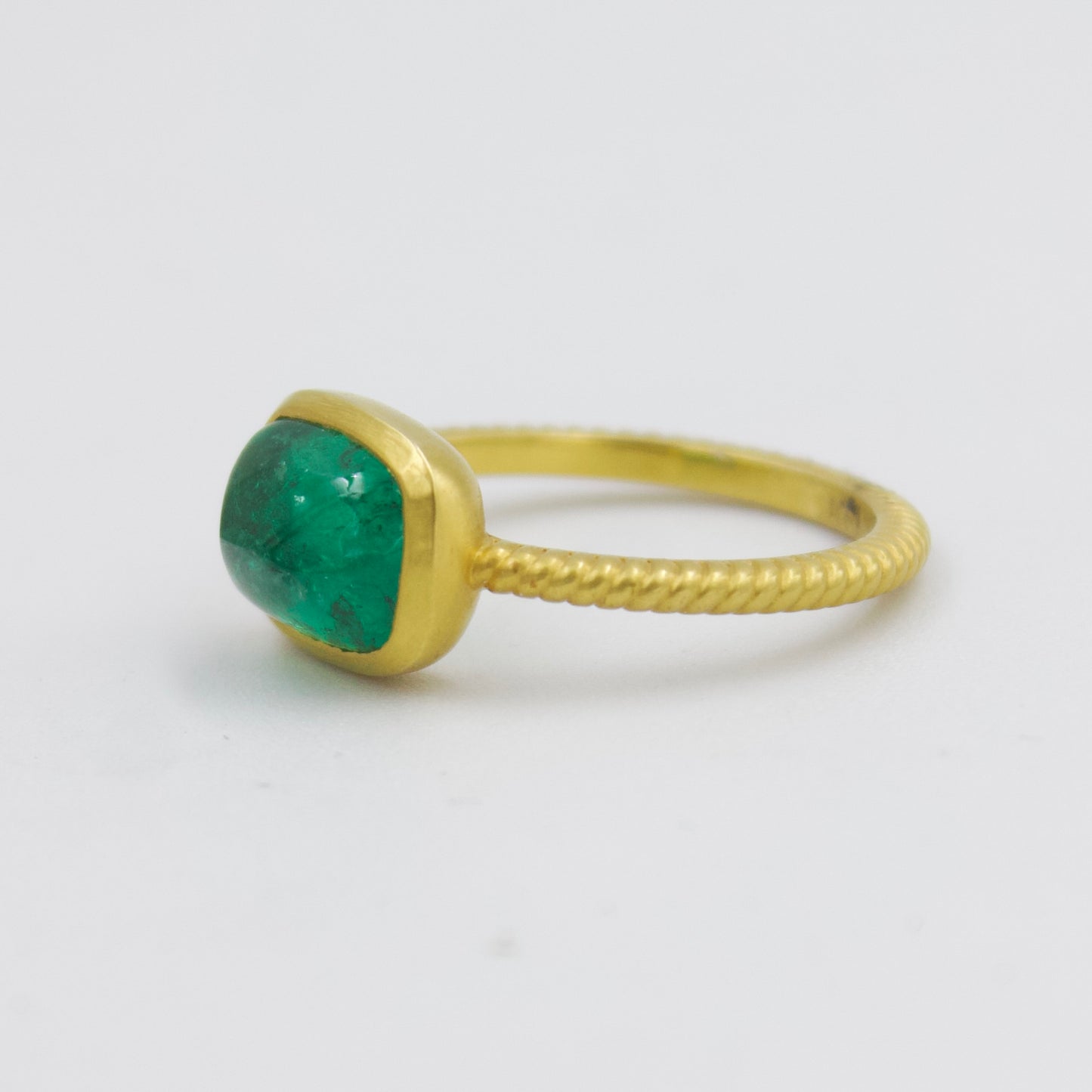 Natural 2.70 Ct Zambian Sugarloaf Emerald East-West Ring 18K Brushed  Gold
