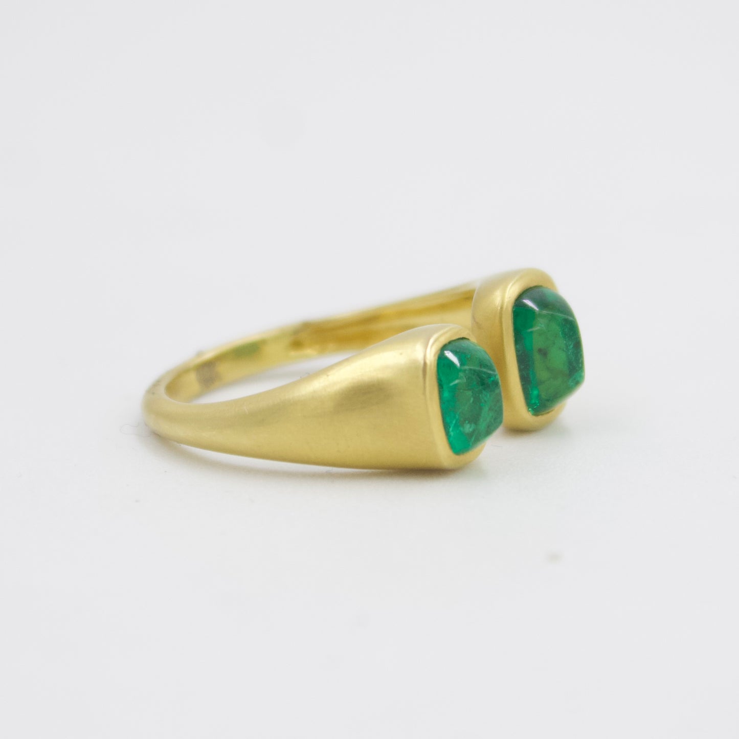 Natural 2.01 Ct Sugarloaf Zambian Emerald Toi et Moi Ring in 18K Brushed Gold